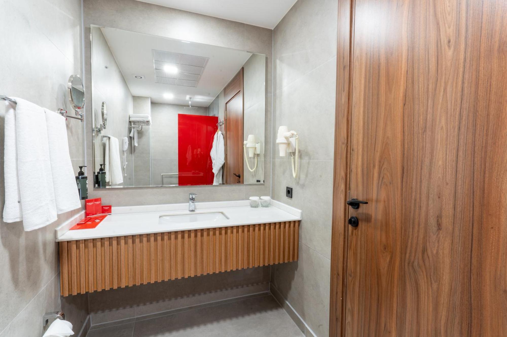 Ramada By Wyndham Gaziantep Hotel Exterior foto
